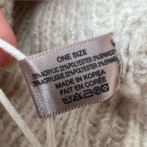 TWO! NWT Warm Winter beige hats - Picture 8 of 10